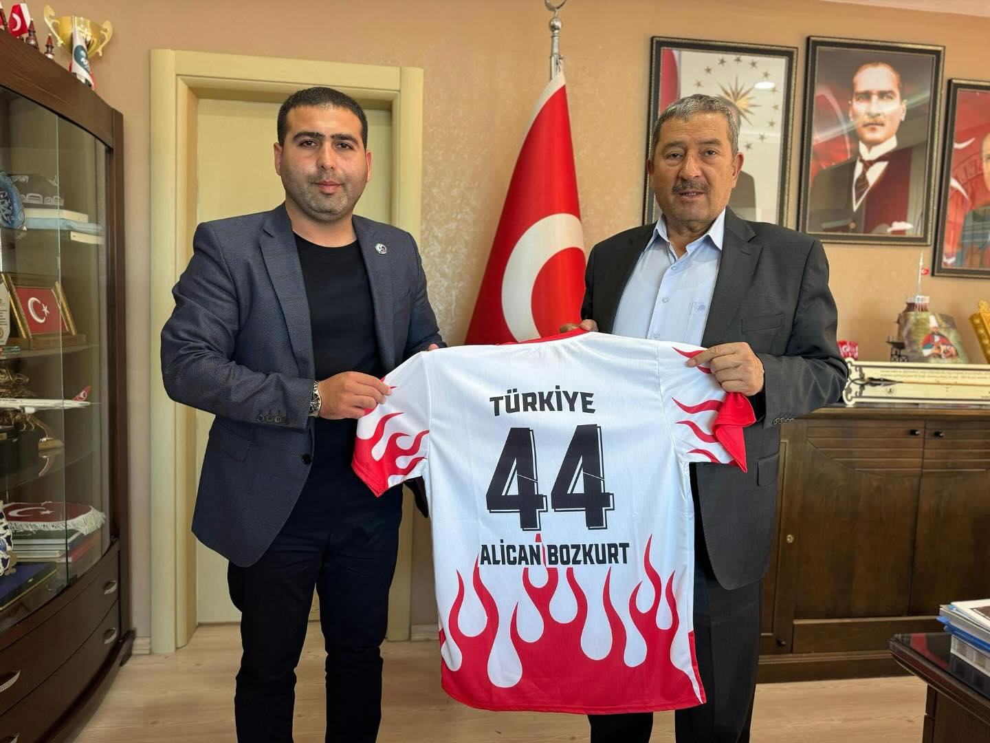 İL TEMSİLCİMİZ MALİK DİNÇ DARENDE BELEDİYE BAŞKANI ALİCAN BOZKURTU MAKAMINDA ZİYARET ETTİ.