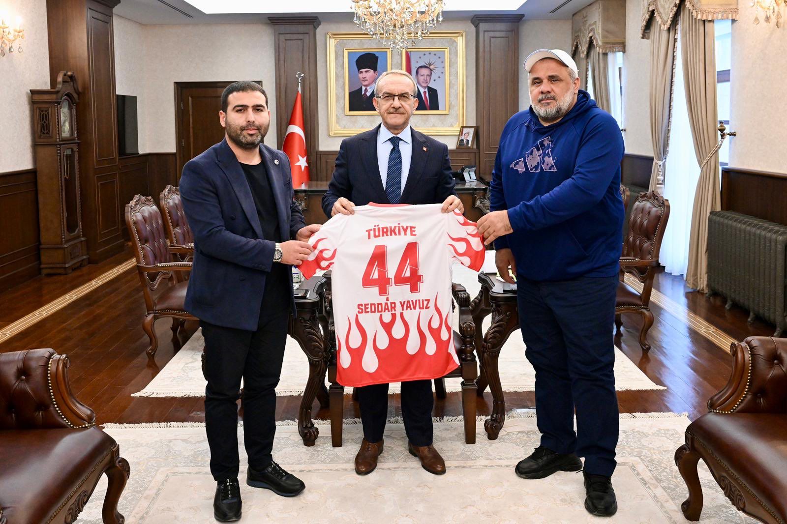 İL TEMSİLCİMİZ MALİK DİNÇ MALATYA VALİSİ SEDDAR YAVUZU MAKAMINDA ZİYARET ETTİ