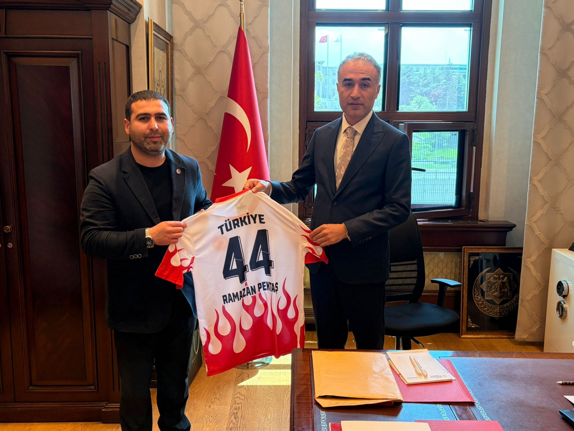 İL TEMSİLCİMİZ MALİK DİNÇ MALATYALI HEMŞERİMİZ İÇİŞLERİ BAKANLIĞI ÖZEL KALEM MÜDÜRÜ HÜSEYİN PEKTAŞ,I ZİYARET ETTİ.